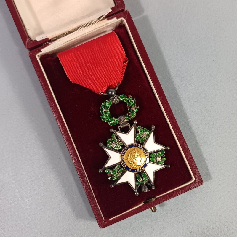 FRANCE MEDAILLE CROIX DE CHEVALIER DE L'ORDRE DE LA LEGION D'HONNEUR 3 ème REPUBLIQUE MODELE LUXE BOMBE